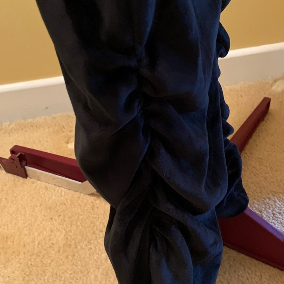 Shein Velvet pants with gather bottom of legs - Picture 5 of 10